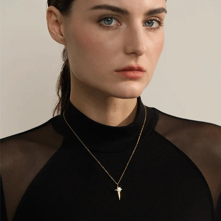 Stella Pendant Necklace