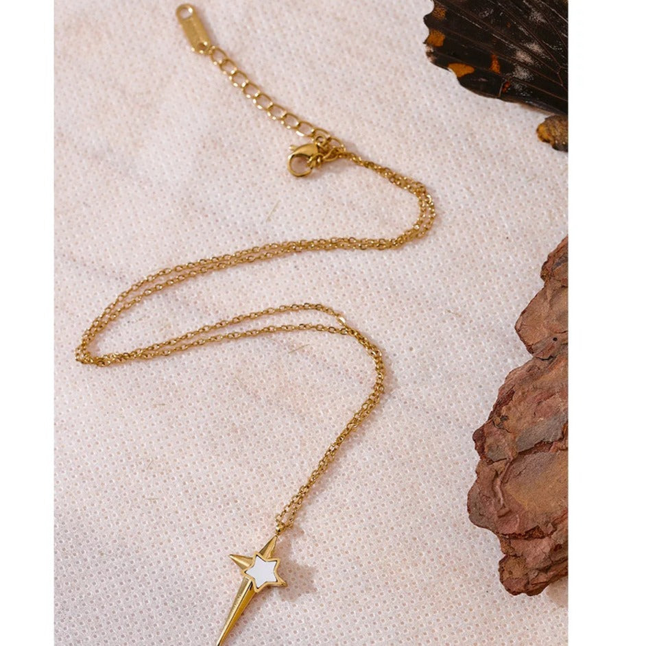 Stella Pendant Necklace
