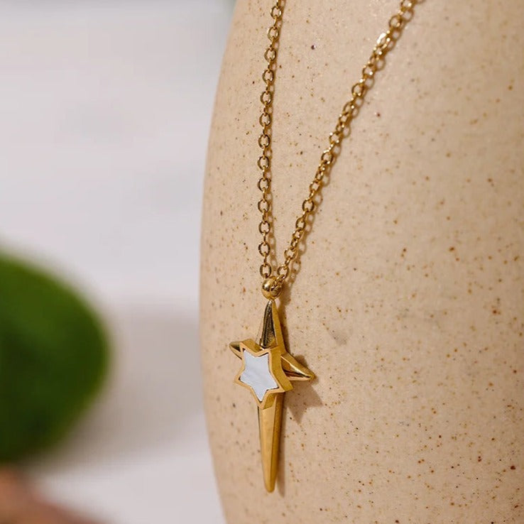Stella Pendant Necklace