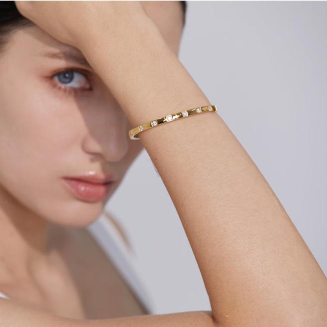 Carrie Zircon Bangle